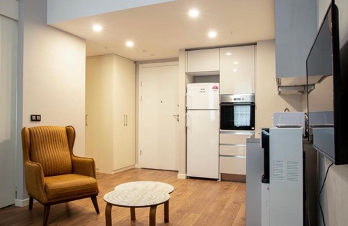 Bagcilar Apartment | Smart Apartment Near 212 Outlet Mall with Pool & Hot Tub