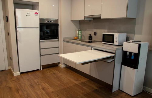 Bagcilar Apartment | Smart Apartment Near 212 Outlet Mall with Pool & Hot Tub
