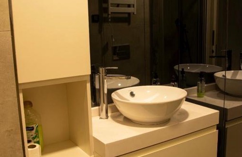 Bagcilar Apartment | Smart Apartment Near 212 Outlet Mall with Pool & Hot Tub