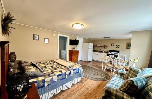 Old Forge Cottage | Cozy Studio with Full Bath, Kitchen & Oceanfront Views