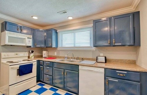 Bristol House | Tranquil Location with Modern Amenities and Breakfast Options