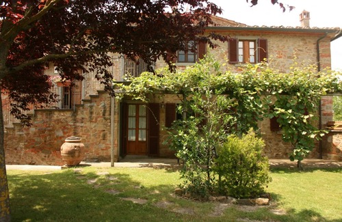 Castiglion Fiorentino Apartment | Charming Apartment for 4 with Pool, WiFi & Pet-Friendly