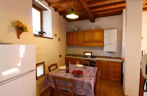Pieve di Chio Apartment | Cozy Retreat for 4 with Private Pool & Pet-Friendly Options