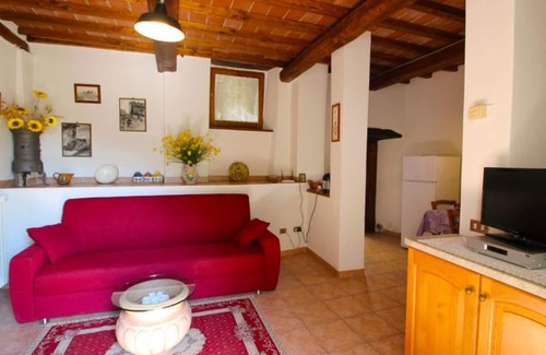 Pieve di Chio Apartment | Cozy Retreat for 4 with Private Pool & Pet-Friendly Options