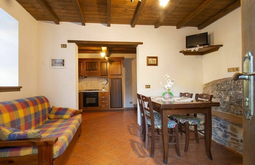 Fabbriche di Vallico Villa | Inviting Villa Apartment for 6 with Pool and Pet Friendly