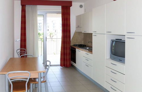 Roseto degli Abruzzi Apartment | Inviting Apartment for 5 with Pool, A/C & Pet-Friendly Perks