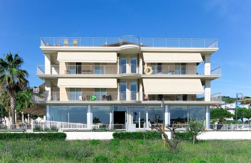 Roseto degli Abruzzi Apartment | Inviting Apartment for 5 with Pool, A/C & Pet-Friendly Perks