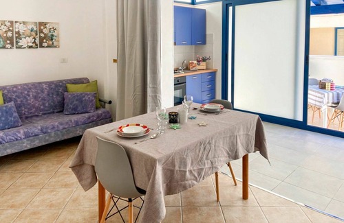 Casuzze Apartment | Cozy Apartment for 4 with Ocean View, A/C & Pet-Friendly