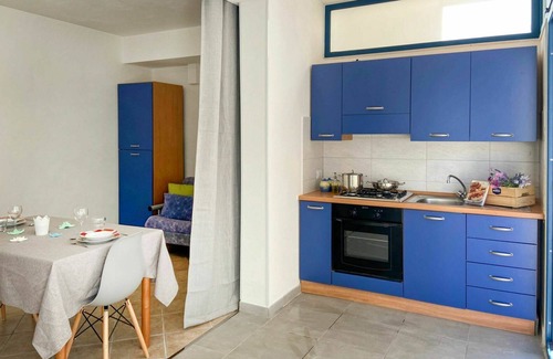 Casuzze Apartment | Cozy Apartment for 4 with Ocean View, A/C & Pet-Friendly
