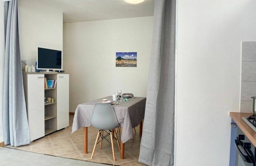 Casuzze Apartment | Cozy Apartment for 4 with Ocean View, A/C & Pet-Friendly