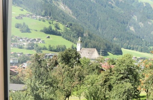 Ramsau im Zillertal Apartment | Inviting Apartment for 8 with WIFI, Terrace & Parking