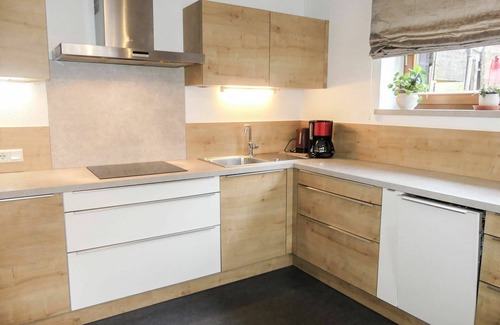 Strass im Zillertal Apartment | Comfortable Apartment for 8 with Pets, WiFi & Lake Views