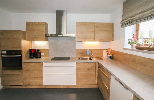 Strass im Zillertal Apartment | Comfortable Apartment for 8 with Pets, WiFi & Lake Views