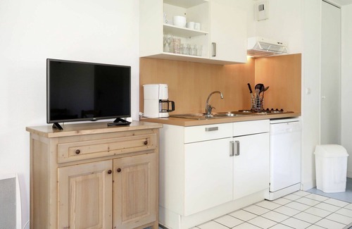 Saint-Briac-sur-Mer Apartment | Lovely apartment for 6 people with WIFI, pool, TV, terrace, pets allowed and parking