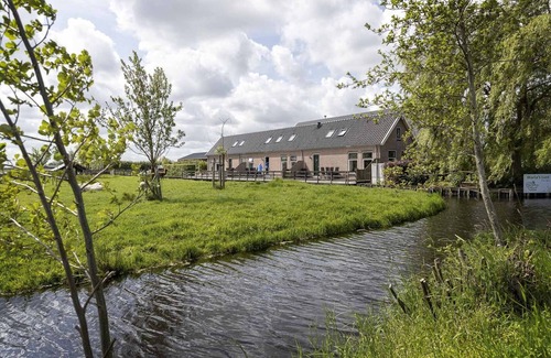 Municipality of Alphen aan den Rijn Apartment | Scenic Apartment Overlooking Meadows - Alphen aan den Rijn