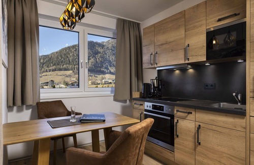 Seblas Apartment | Cozy Apartment for 4 with WIFI, Terrace & Spa Amenities