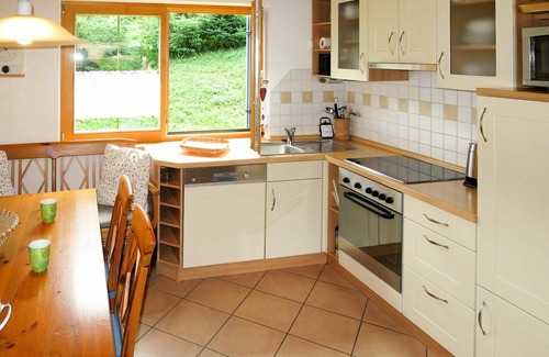 Maxlrain House | Cozy Villa Apartment for 6 with Terrace and Parking
