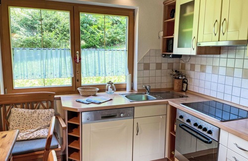 Maxlrain House | Cozy Villa Apartment for 6 with Terrace and Parking