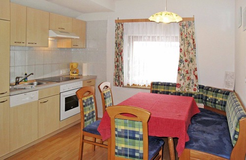 St. Valentin auf der Haide Apartment | Cozy Apartment for 4 with WIFI, Terrace & Pet-Friendly Perks