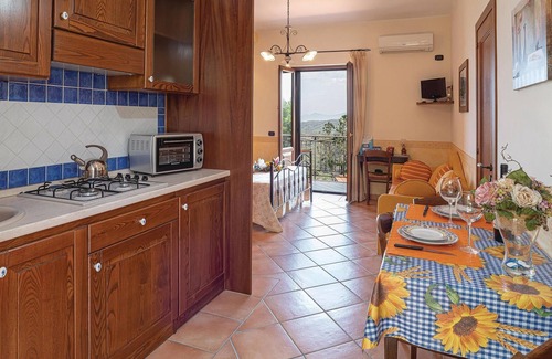 Laureana Cilento Apartment | Cozy 1 Bedroom Retreat in Laureana Cilento with Pool