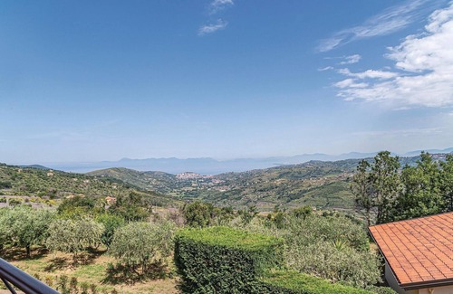 Laureana Cilento Apartment | Cozy 1 Bedroom Retreat in Laureana Cilento with Pool