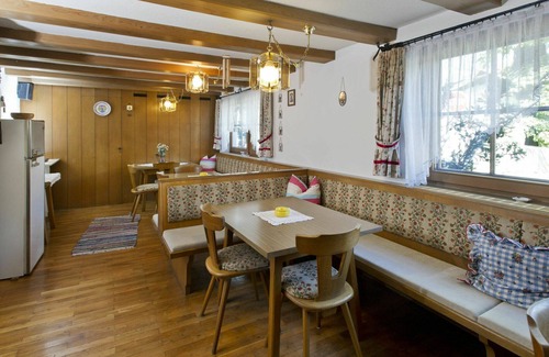 Hart im Zillertal House | Comfortable Villa Apartment for 15 with Pets and WiFi