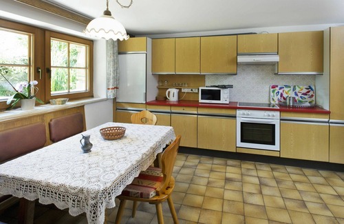 Hart im Zillertal House | Comfortable Villa Apartment for 15 with Pets and WiFi