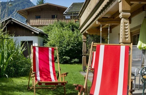 Hart im Zillertal House | Comfortable Villa Apartment for 15 with Pets and WiFi