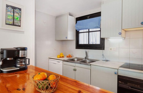 Pals Apartment | Lovely apartment for 4 guests with WIFI, pool, TV, terrace and parking