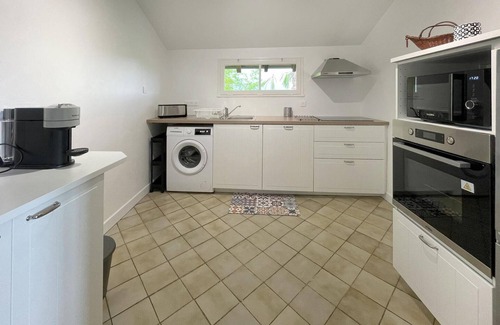 Labastide-dArmagnac Apartment | Relax in a Beautiful Vineyard Home in Mauléon d'Armagnac