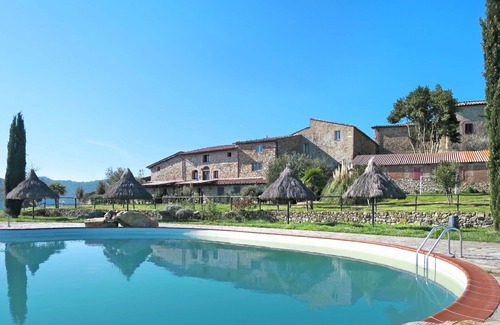 Santo Villa | Cozy Villa Apartment for 4 with Pool and Panoramic Views
