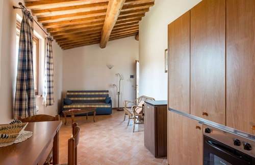 Scansano Villa | Inviting Villa Apartment for 6 with Pool and Pet-Friendly Space