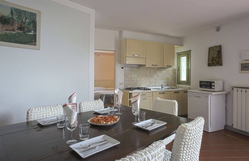 Pieve a Nievole Apartment | Cozy Apartment for 6 with Pool, Hot Tub & WiFi Access