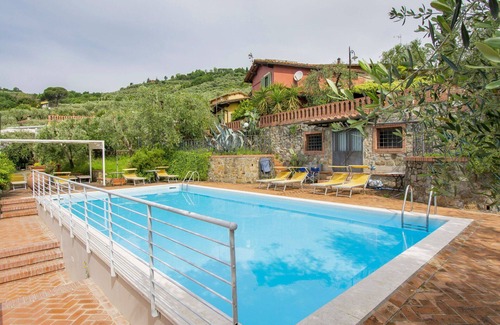 Pieve a Nievole Apartment | Lovely apartment for 2 people with hot tub, WIFI, A/C, pool, TV, patio, pets allowed and parking