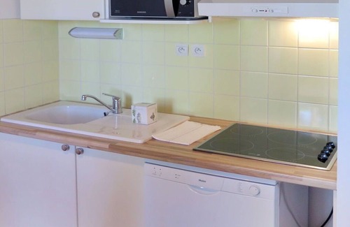 Parentis-en-Born Apartment | Inviting Apartment for 4 with Pool, Pets Welcome & Ocean Views