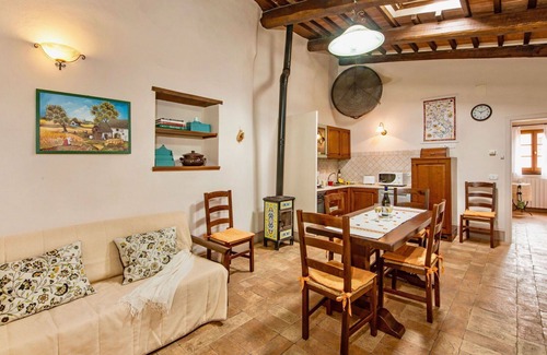 Popoltaio-Schiacciato Villa | Inviting Villa Apartment for 8 Guests with Pool and WiFi
