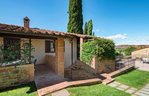 Popoltaio-Schiacciato Villa | Inviting Villa Apartment for 8 Guests with Pool and WiFi