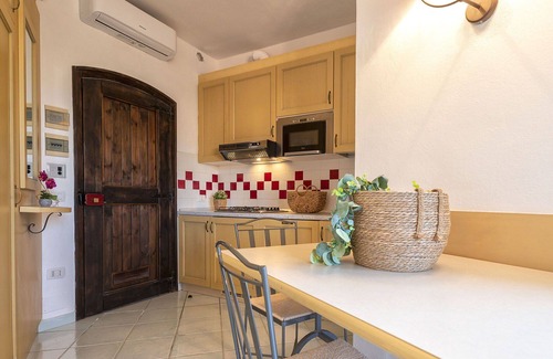 Canneddi Apartment | Pet-Friendly Oceanfront Apartment with Terrace and A/C
