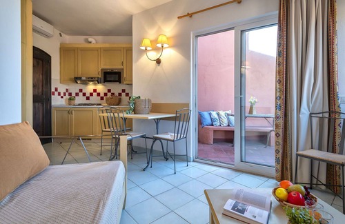 Canneddi Apartment | Pet-Friendly Oceanfront Apartment with Terrace and A/C