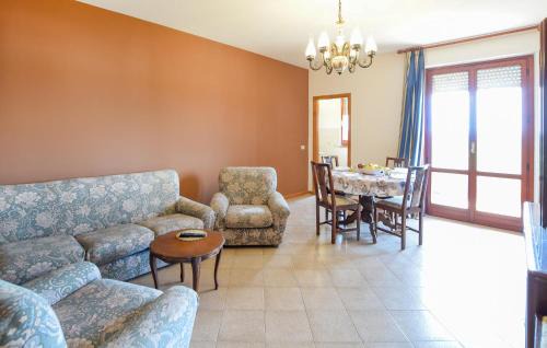 Tuoro sul Trasimeno Apartment | Cozy 2 Bedroom Apartment in Tuoro Sul Trasimeno