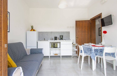 Avane Apartment | Comfortable Oceanfront Apartment for 6 with Modern Amenities