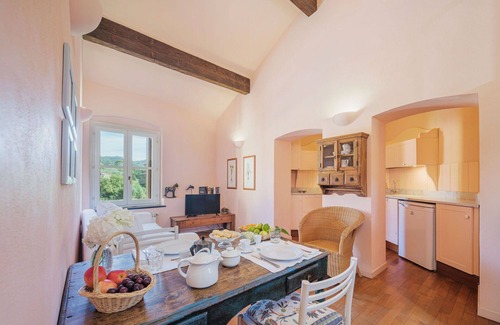 Santo Stefano del Ponte Villa | Cozy Oceanfront Villa for 4 with WiFi and Pet-Friendly Perks