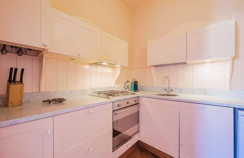 Santo Stefano del Ponte Villa | Cozy Oceanfront Villa for 4 with WiFi and Pet-Friendly Perks