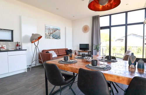 Zuidzande House | Inviting Villa Apartment for 6 with Ocean View & Terrace