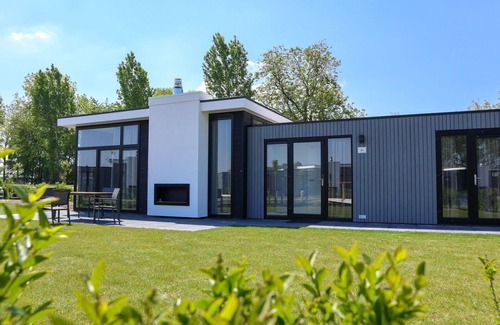 Zuidzande House | Inviting Villa Apartment for 6 with Ocean View & Terrace