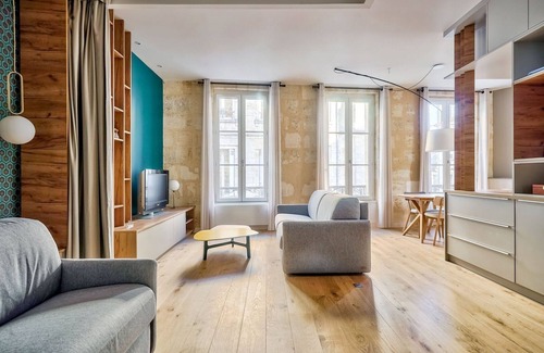 Saint-Michel Apartment | Central Bordeaux Apartment with Breakfast & Family Amenities
