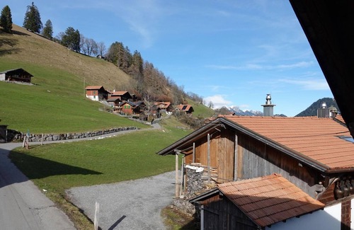 Boltigen Apartment | Comfortable Apartment for 5 with WIFI, Balcony & Parking
