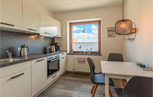 Stinteck Apartment | Cozy Apartment in Westerdeichstrich with Free Wifi