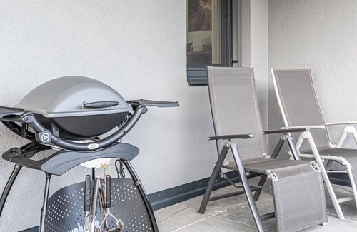 Annenheim Apartment | Lovely apartment for 5 people with WIFI, TV, balcony, panoramic view and parking