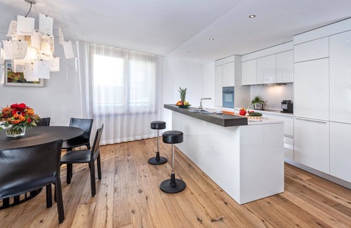 Lenzerheide Apartment | Cozy Apartment for 4 with Balcony, TV, and Spa Access